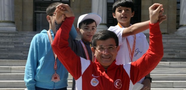 Davutoğlu’nu hiç böyle görmediniz