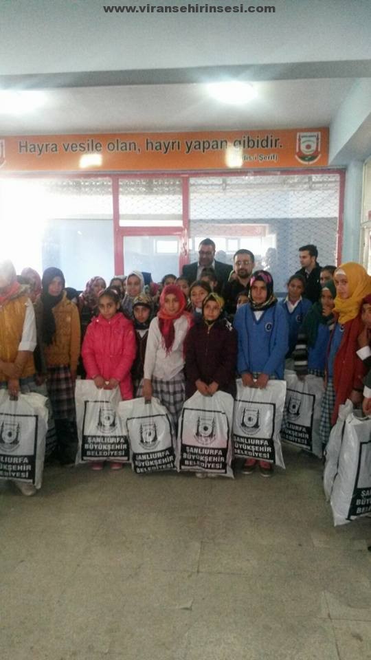 sanliurfa-buyuksehir-belediyesi-viransehir-de-50-imam-hatipli-kız-ogrenciyi-giydirdi-1