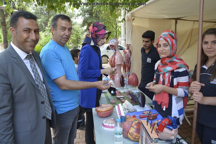 viransehir-de-ibni-sina-saglik-lisesi-ogrencilerinden-ucretsiz-saglik-hizmeti-5